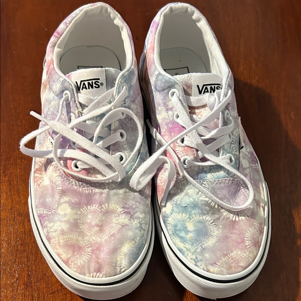 Women’s Vans Doheny Heart Tie-Dye Low-Top Sneakers in Pink, Purple & Blue